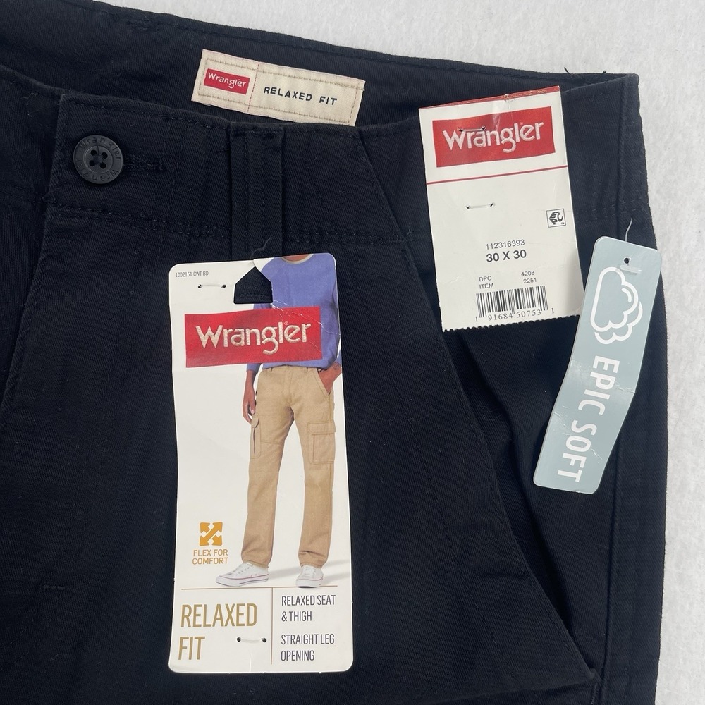 Wrangler Relaxed Fit Cargo Pants Mens 30x30 Black Flex Tech Pocket NWT - Picture 3 of 9